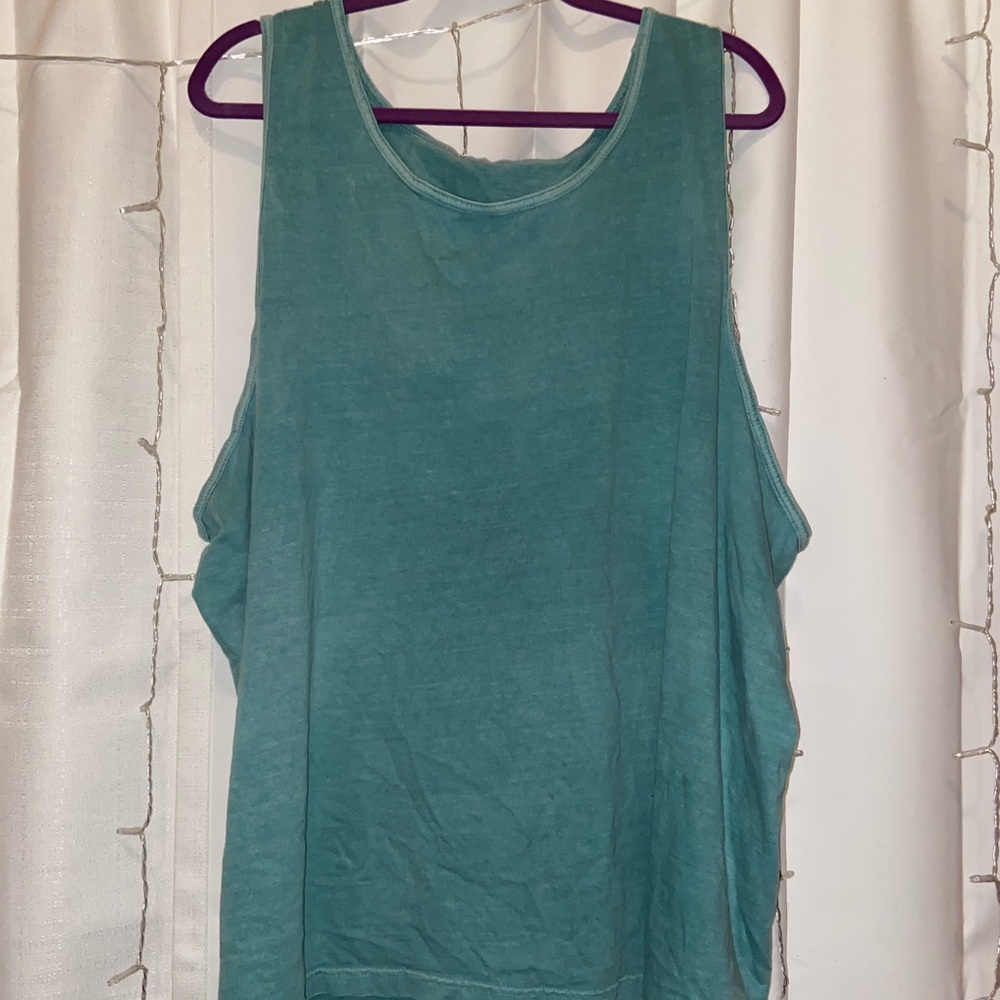 Sleeveless tee!
